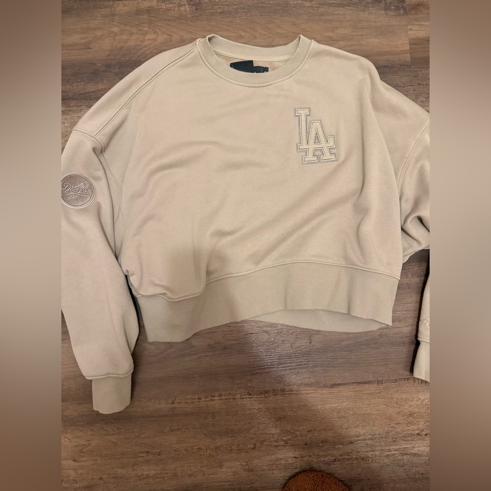 Beige LA Logo Women's Crew Neck Sweater